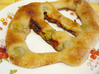 オリーブとトマトのフーガス