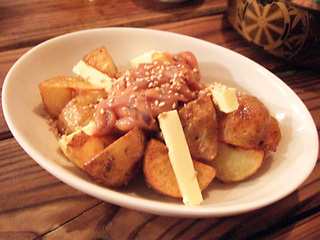 揚げじゃがバター塩辛のっけ