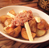 揚げじゃがバター塩辛のっけ