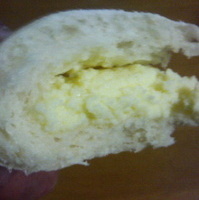 白いクリームチーズパン