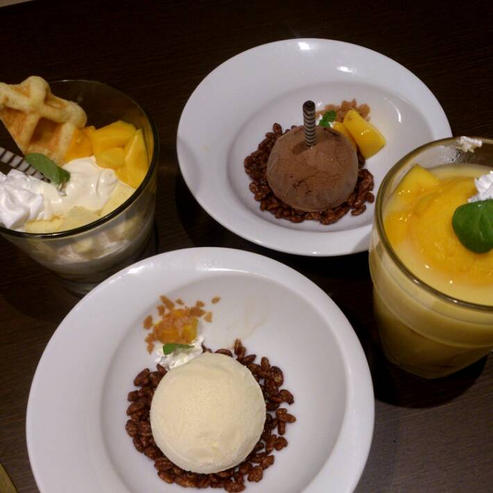 なめらかカスタードクリームのプリンパフェ