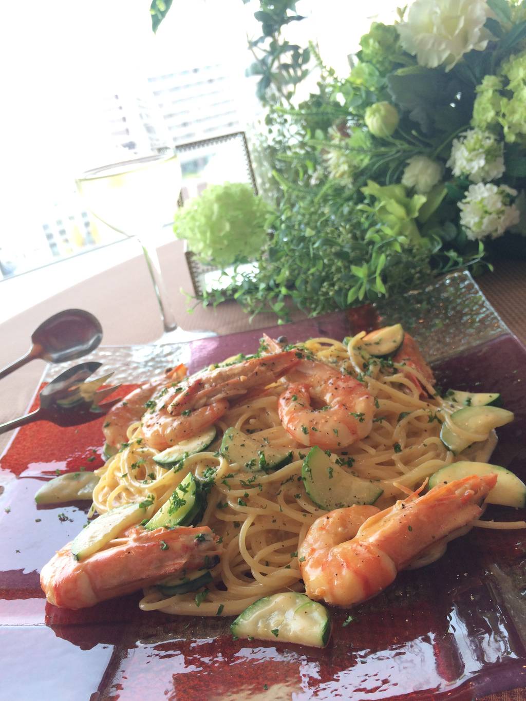 プリプリ海老とズッキーニのクリームパスタ