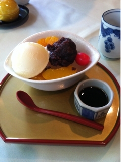 クリームあんみつ