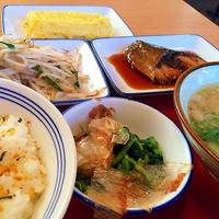 ブリの煮付け、塩だれもやし炒め、甘口卵焼…