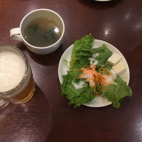 ランチビールとサラダ、スープ