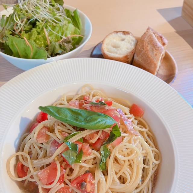 トマトとベーコンの冷たいパスタ