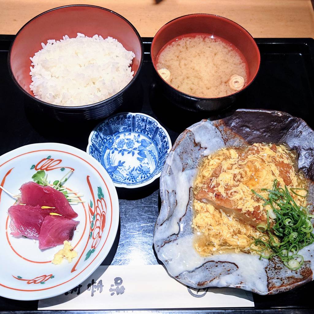 勝浦初かつお刺しと三元豚のカツとじ定食
