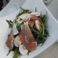 生ハムとルッコラのサラダ