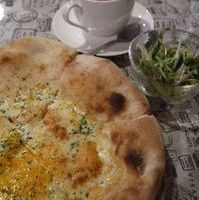 ４種のチーズピザ