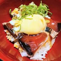 カツオのたたき　ゆっけ丼