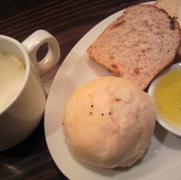 自家製焼きたてパンがつくランチ