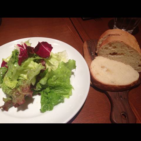 サラダとバケット