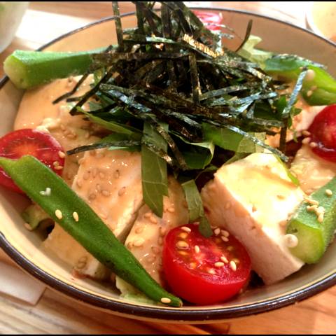 豆腐とアボカドの味噌丼