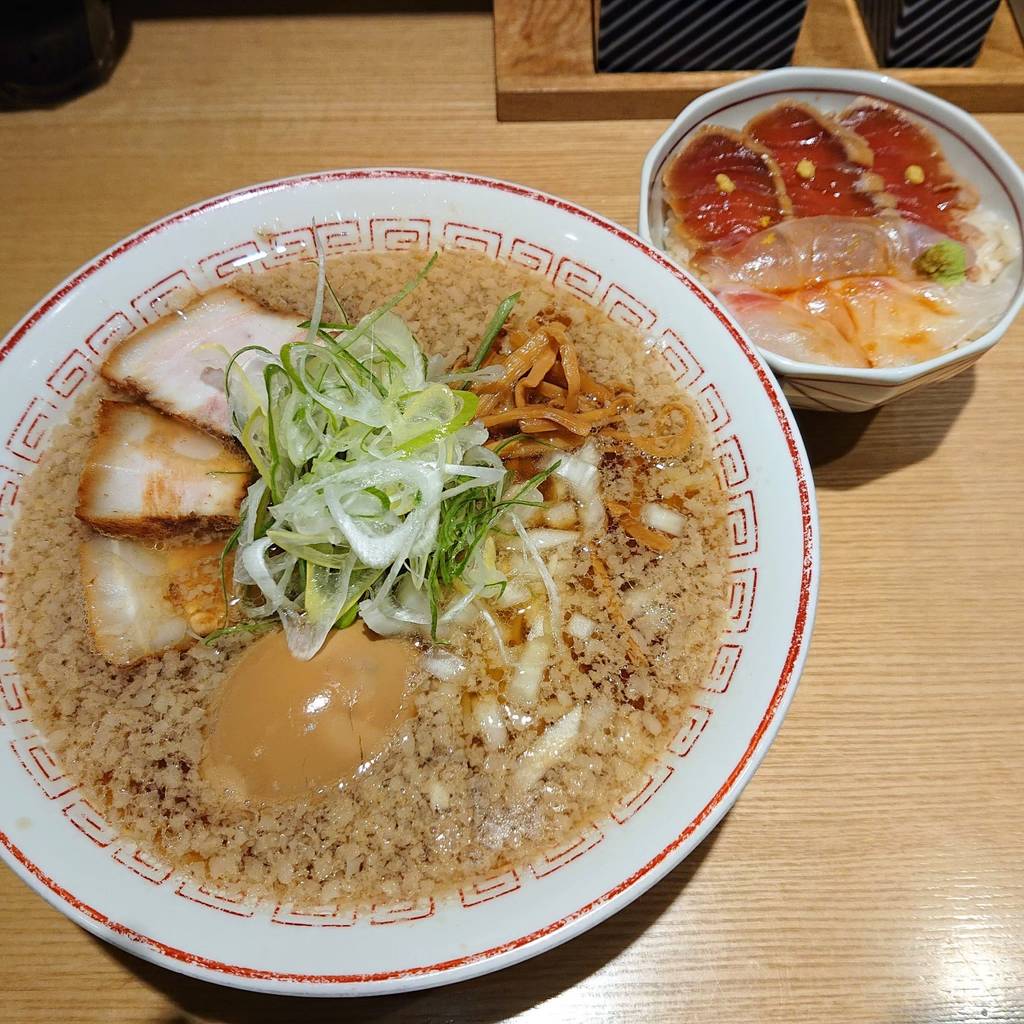 煮卵醤油＋鯛と鮪江戸前丼