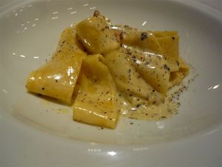 黒トリュフたっぷりのパッパルデッレ・カルボナーラ