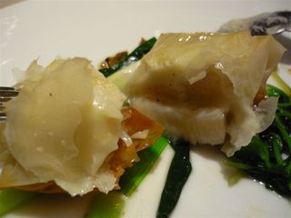 北海道産帆立貝とカリフラワーピュレのパートフィロー包み焼き