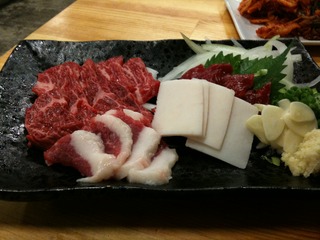 馬刺し盛り合わせ