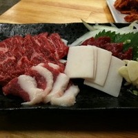 馬刺し盛り合わせ