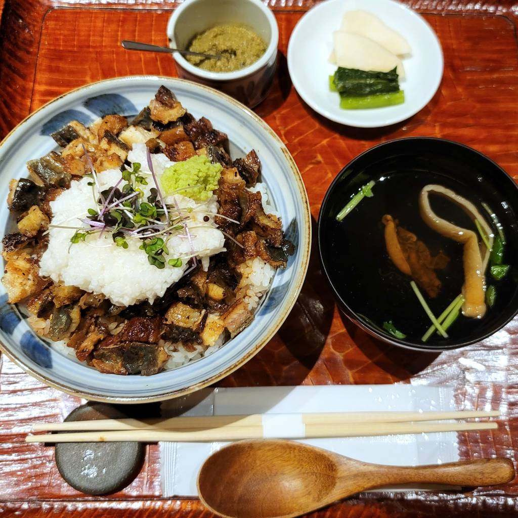 鰻刻み丼