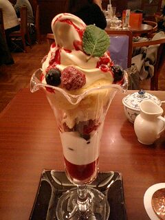 ミックスベリーとシフォンケーキのヴェリーヌ