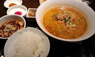 坦々麺と麻婆豆腐のセット