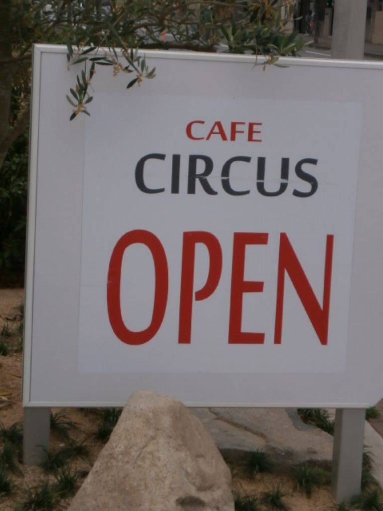 CAFE CIRCUS