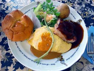 ＫＵＫＵ　デミチキンとオムライス