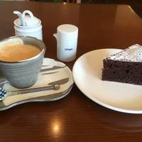 有機栽培の珈琲とこの日のチョコレートケーキ