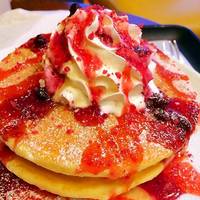 ホリデーダブルベリーパンケーキ