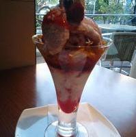 ベリーベリーパフェ