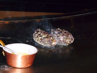 鮑のステーキとオマール海老のサラダ仕立て