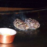 鮑のステーキとオマール海老のサラダ仕立て