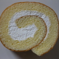 白バラホイップロールケーキ