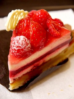 トルタ　フルッタ　ロッサ