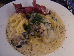 広島産牡蠣とオリーブのクリームパスタ