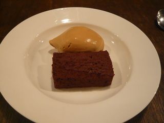チョコレートのテリーヌとキャラメルアイス