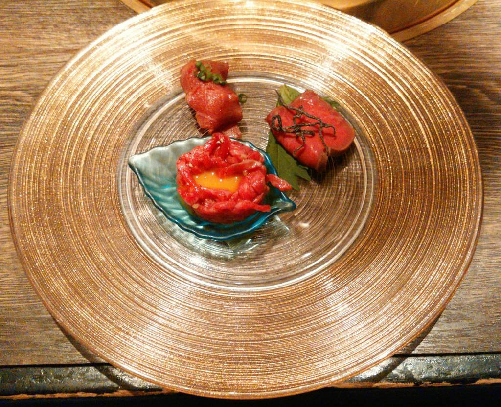 特選ユッケ、黒毛和牛の握り、黒毛和牛のタタキ