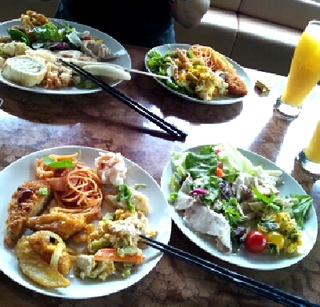 ランチ　ビュッフェ・バイキング