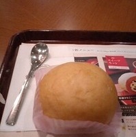 しっとりクリームパン　苺