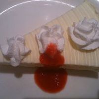 生チーズケーキ　ラズベリーソース