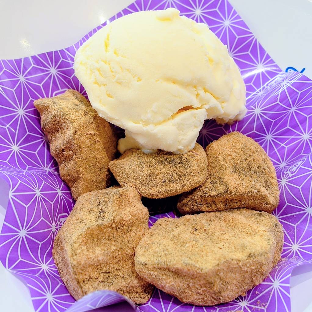 波照間黒糖のわらびもち　バニラアイス添え