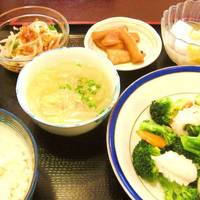 イカと季節の野菜炒めランチセット