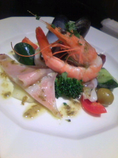 ゴロゴロ野菜と海老、イカ、タコのマリネ　エストラゴン風味