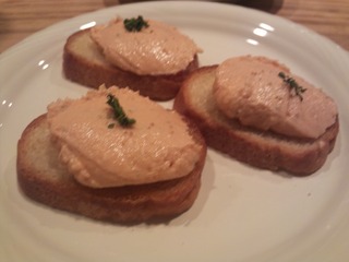 焼きサーモンのムースカナッペ