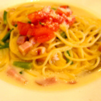 若鶏のスモークとベーコンのクリームスパゲ…