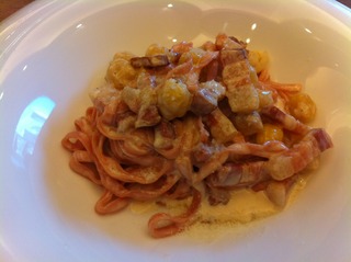 ビーツを練りこんだ手打ちパスタ