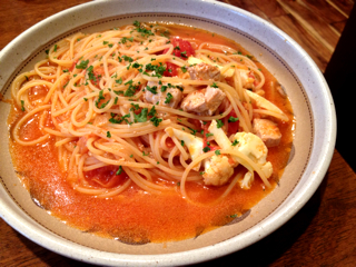 カジキマグロとカリフラワーのトマトソースパスタ