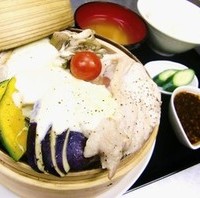 豚ロースと季節野菜の和風チーズせいろ蒸し…