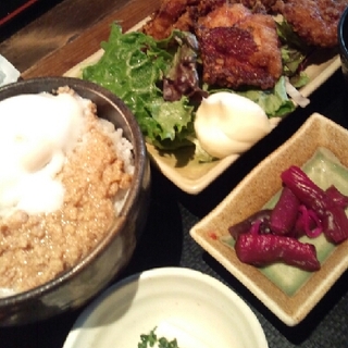 ランチ　唐揚とそぼろ丼