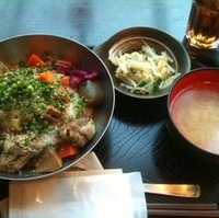 牛すじ煮込み丼